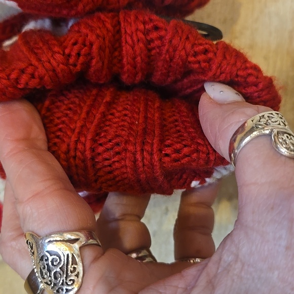 New Kootenay Knitting Company Red/White "Canada" Mittens - Picture 5 of 8